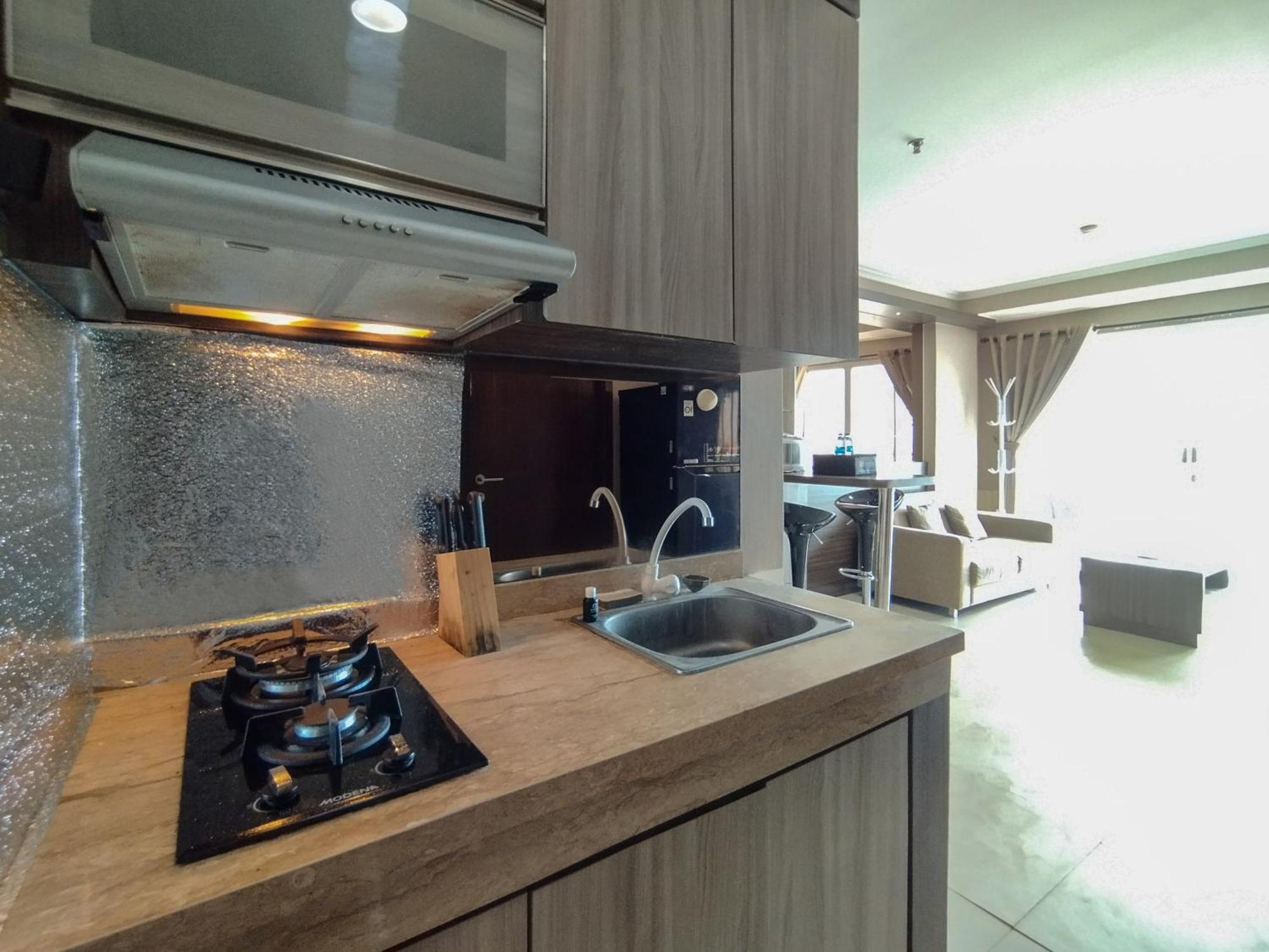 Strategic And Comfortable 2br At Gateway Pasteur By Travelio
